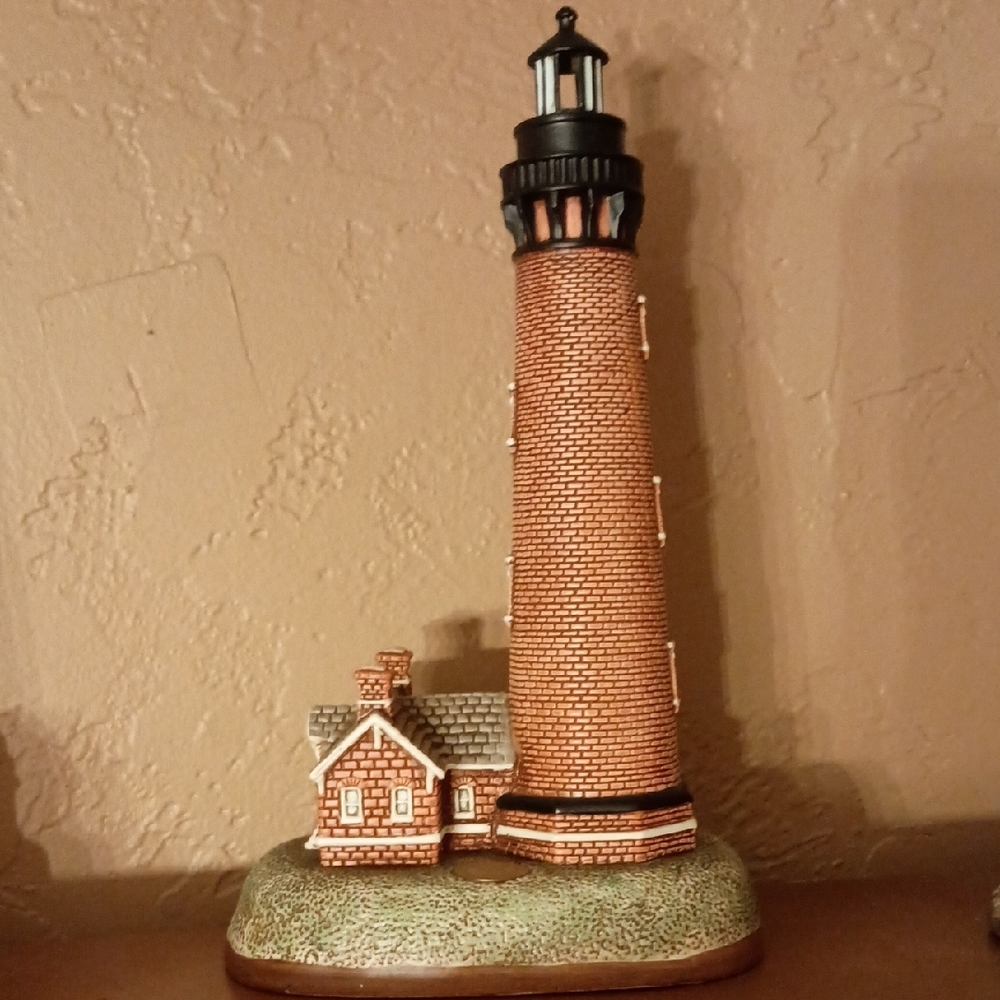 Currituck Beach lighthouse lamp & music box, NC Outer Banks